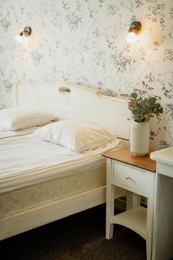 Vanalinna Boutique Hotel Kuressaare Buitenkant foto