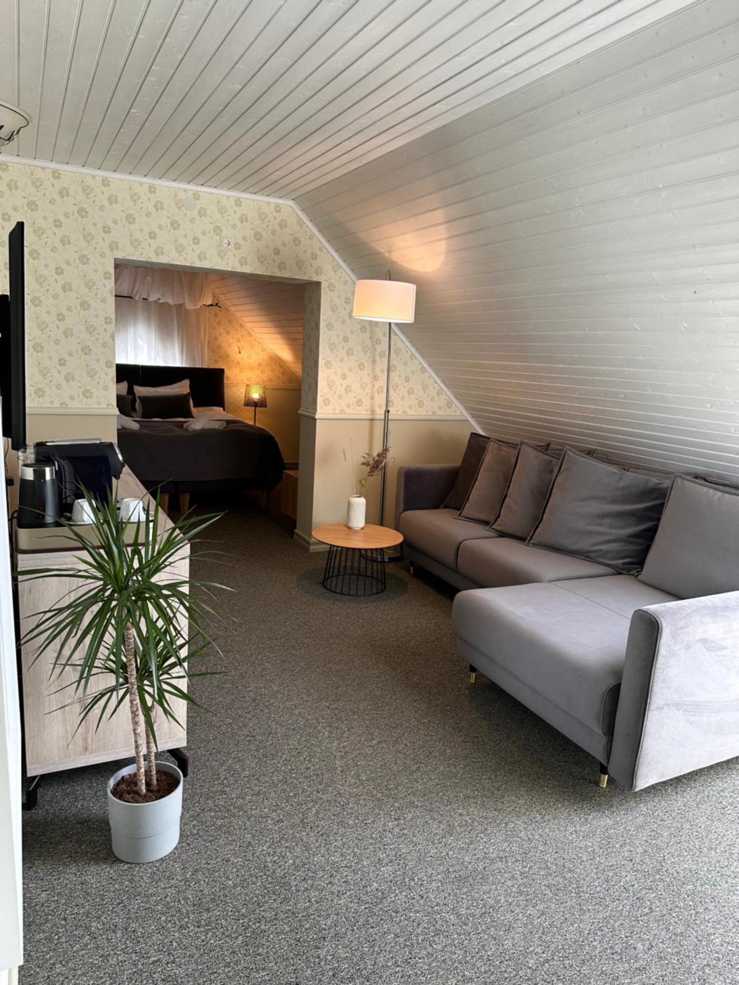 Vanalinna Boutique Hotel Kuressaare Buitenkant foto